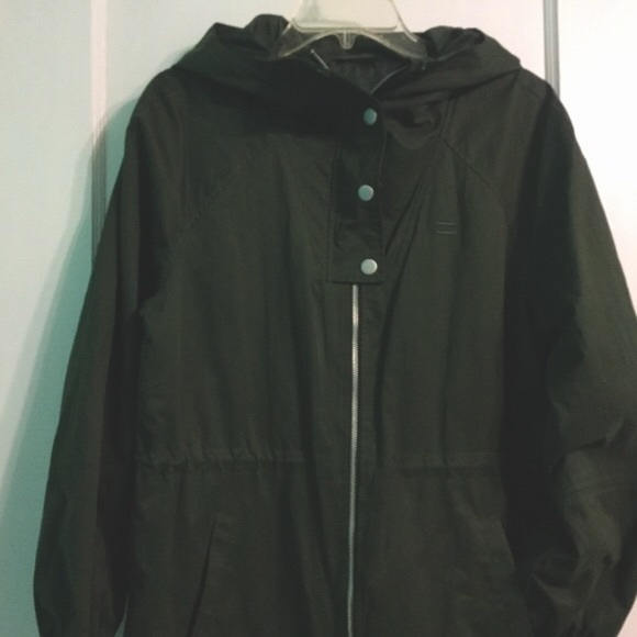 Levi’s Army Green Cinched Waist Hooded Rain Jacket - Picture 6 of 11